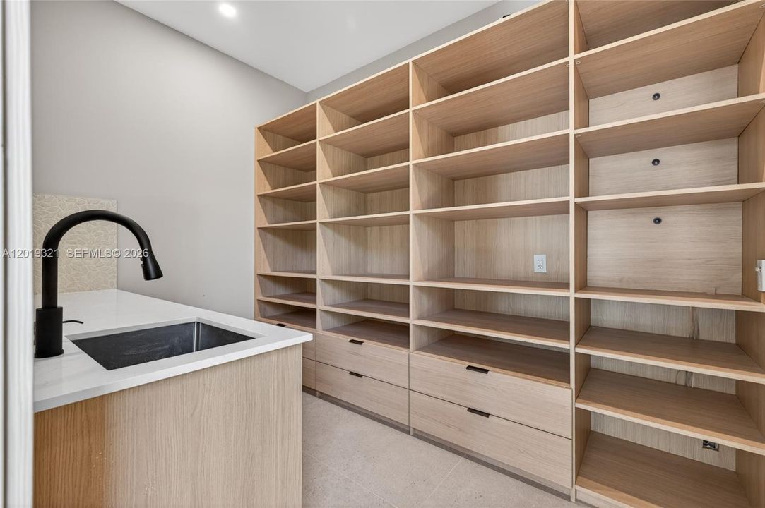 For Sale: $11,499,000 (8 beds, 6 baths, 0 Square Feet)