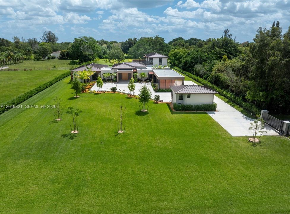 For Sale: $11,499,000 (8 beds, 6 baths, 0 Square Feet)