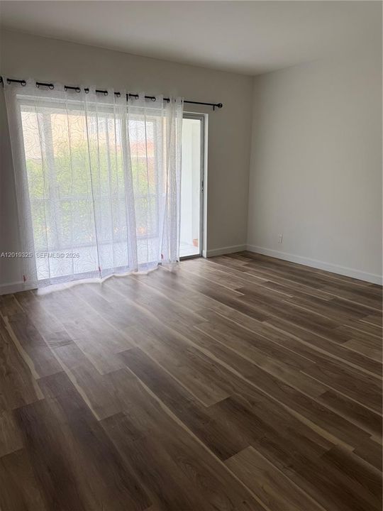 For Sale: $94,000 (1 beds, 1 baths, 932 Square Feet)