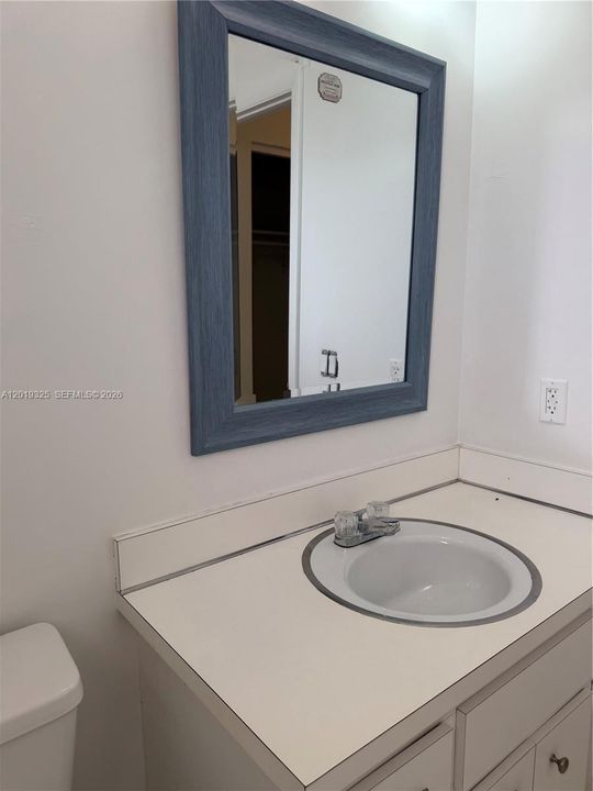For Sale: $94,000 (1 beds, 1 baths, 932 Square Feet)