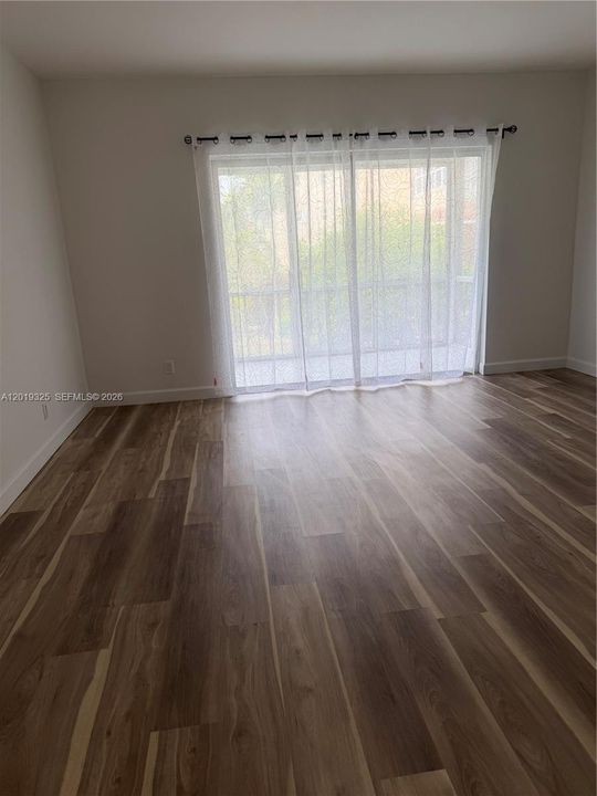 For Sale: $94,000 (1 beds, 1 baths, 932 Square Feet)