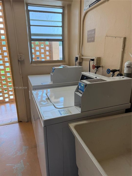 For Sale: $94,000 (1 beds, 1 baths, 932 Square Feet)
