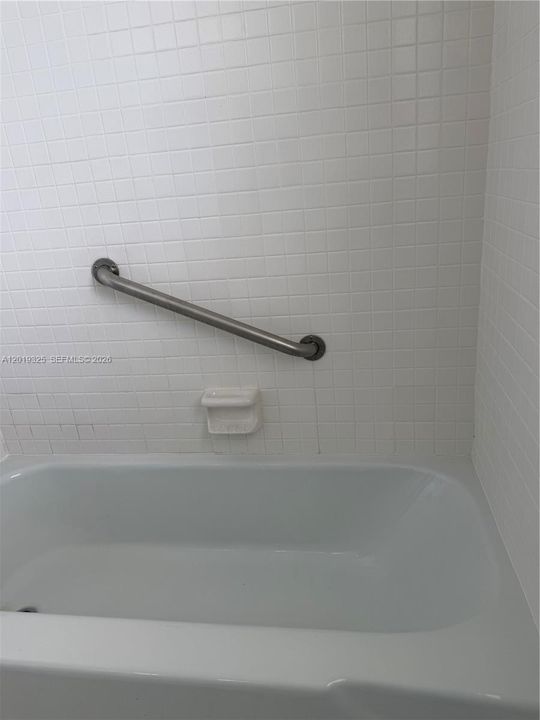 For Sale: $94,000 (1 beds, 1 baths, 932 Square Feet)