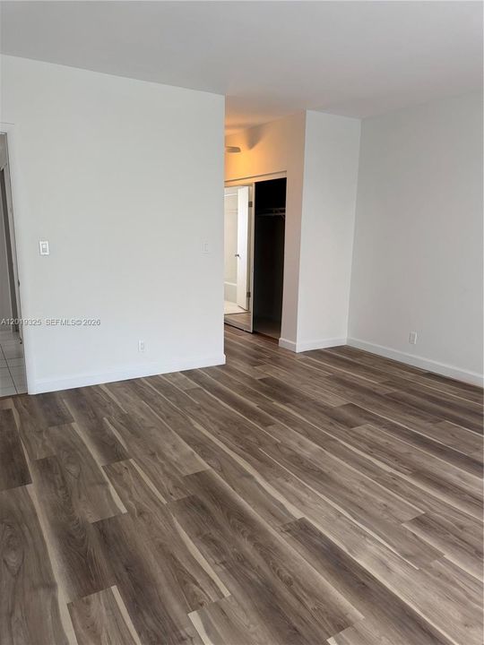 For Sale: $94,000 (1 beds, 1 baths, 932 Square Feet)