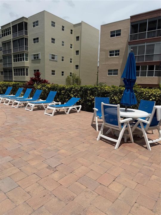 For Sale: $94,000 (1 beds, 1 baths, 932 Square Feet)