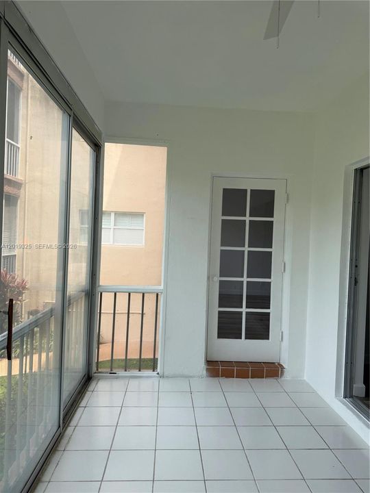 For Sale: $94,000 (1 beds, 1 baths, 932 Square Feet)