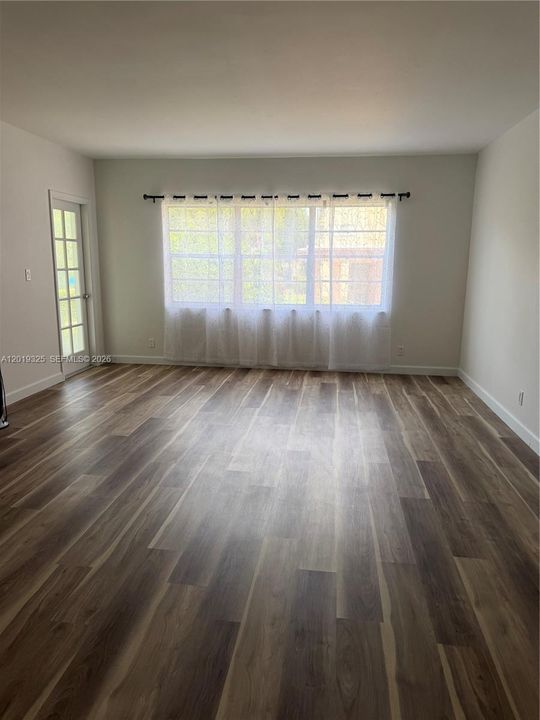 For Sale: $94,000 (1 beds, 1 baths, 932 Square Feet)