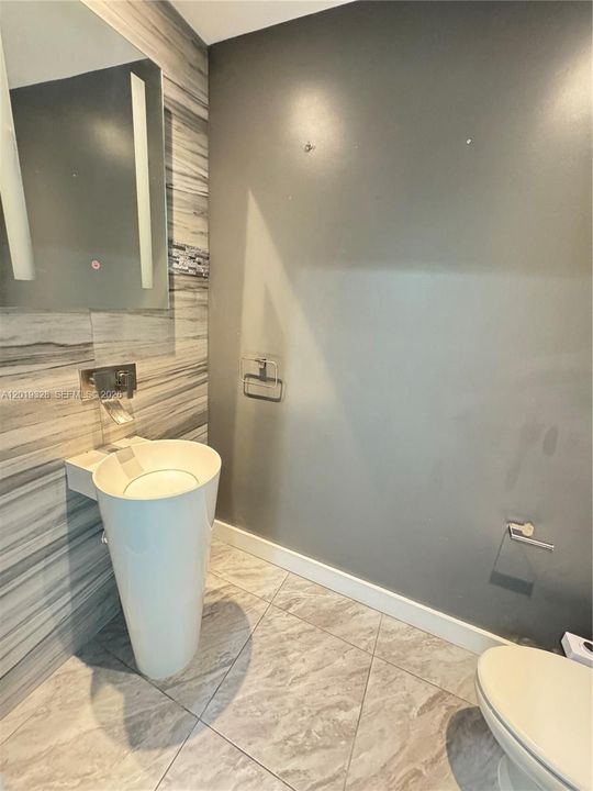 Active With Contract: $3,300 (1 beds, 1 baths, 785 Square Feet)