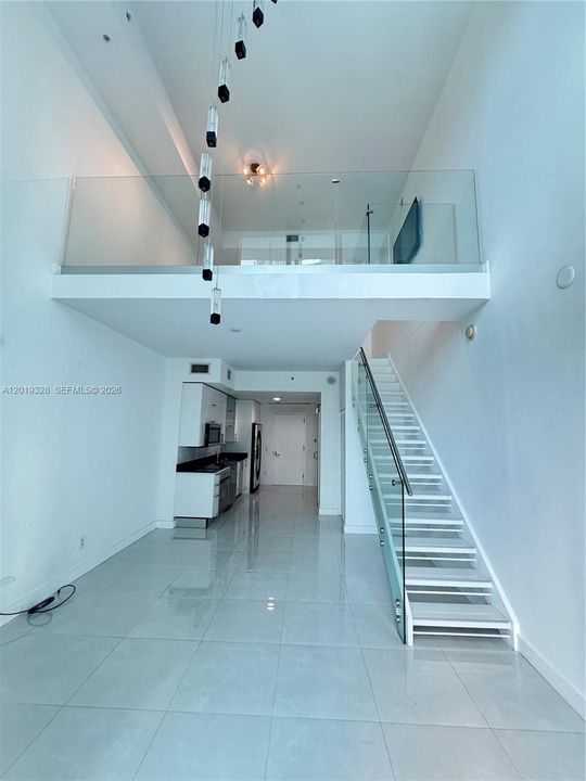 Active With Contract: $3,300 (1 beds, 1 baths, 785 Square Feet)
