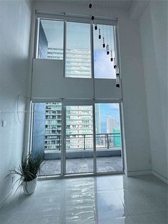 Active With Contract: $3,300 (1 beds, 1 baths, 785 Square Feet)