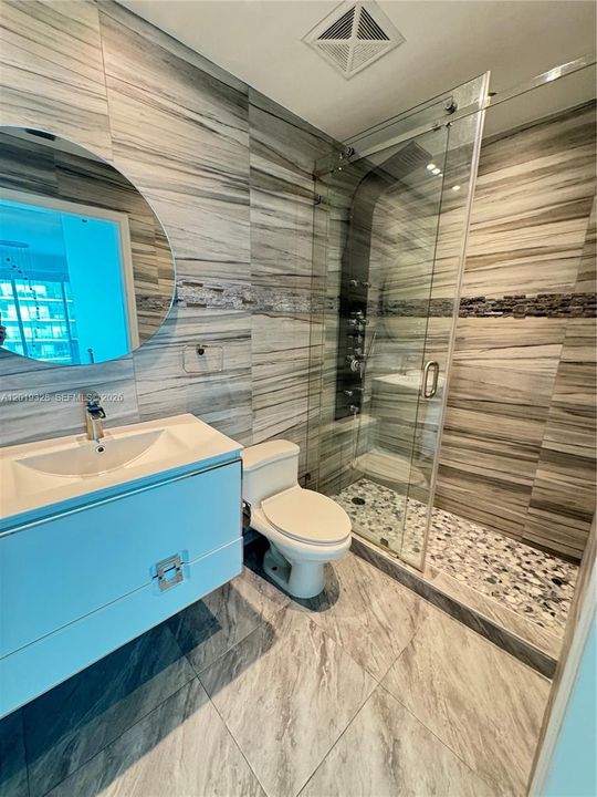 Active With Contract: $3,300 (1 beds, 1 baths, 785 Square Feet)