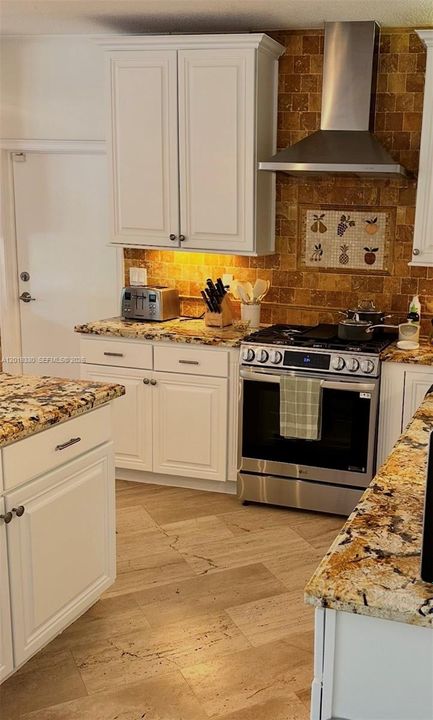 В аренду: $12,998 (4 спален, 3 ванн, 2710 Квадратных фут)
