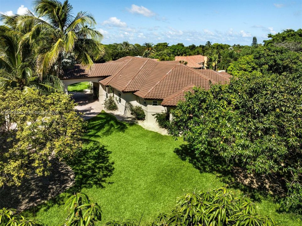 For Sale: $4,250,000 (5 beds, 5 baths, 4906 Square Feet)