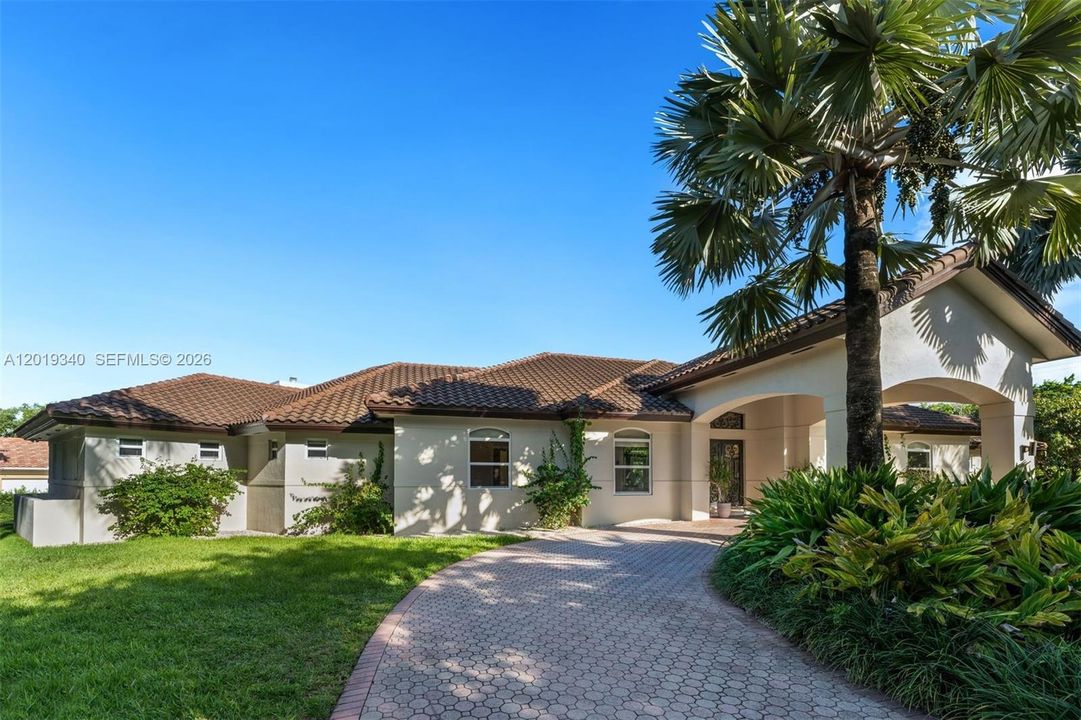 For Sale: $4,250,000 (5 beds, 5 baths, 4906 Square Feet)