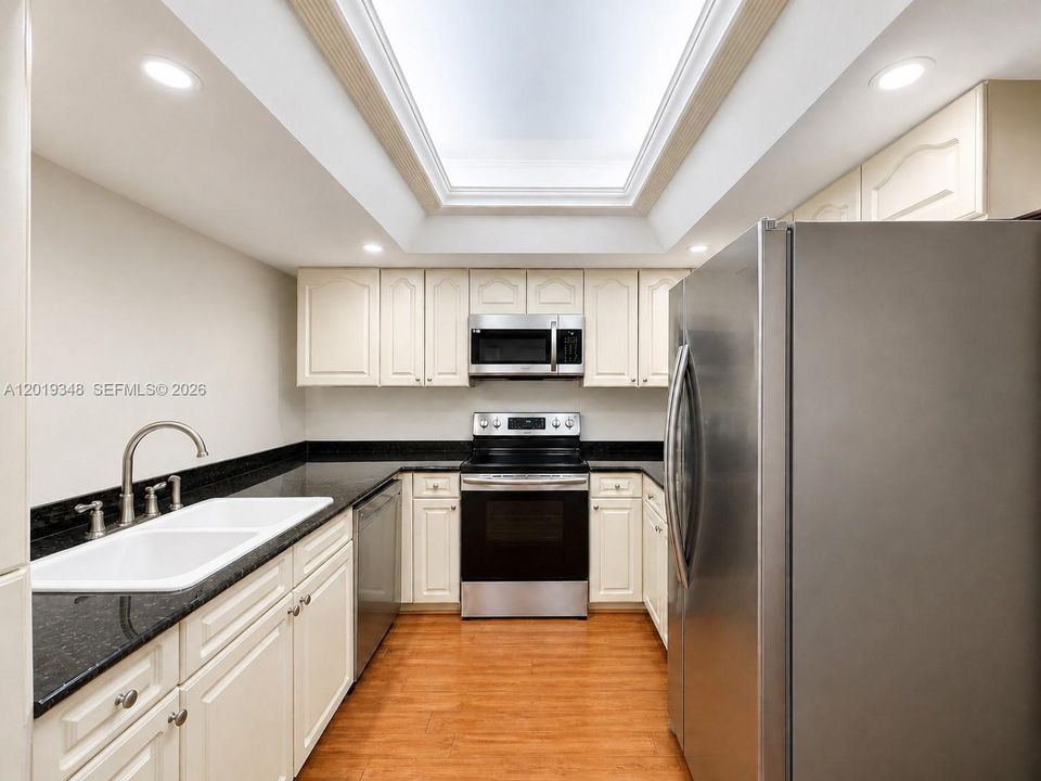 For Rent: $4,500 (2 beds, 2 baths, 1555 Square Feet)