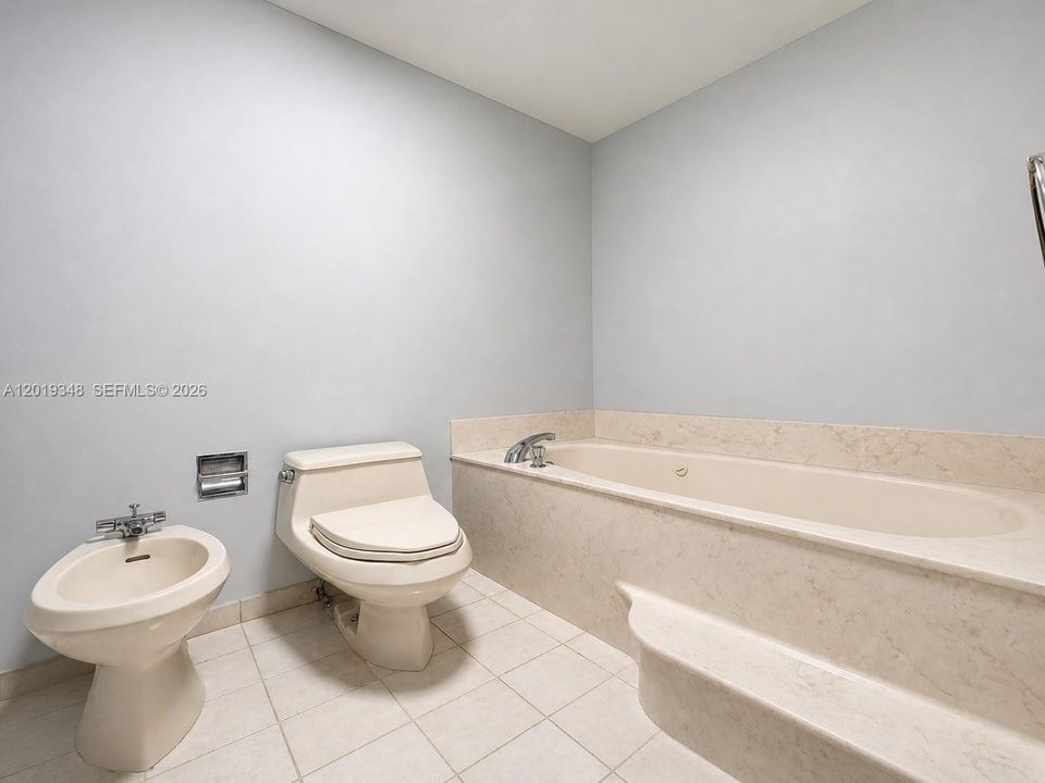 For Rent: $4,500 (2 beds, 2 baths, 1555 Square Feet)