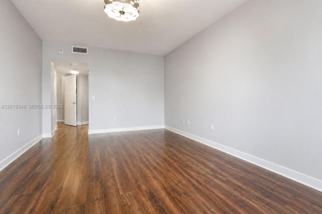 For Rent: $4,500 (2 beds, 2 baths, 1555 Square Feet)