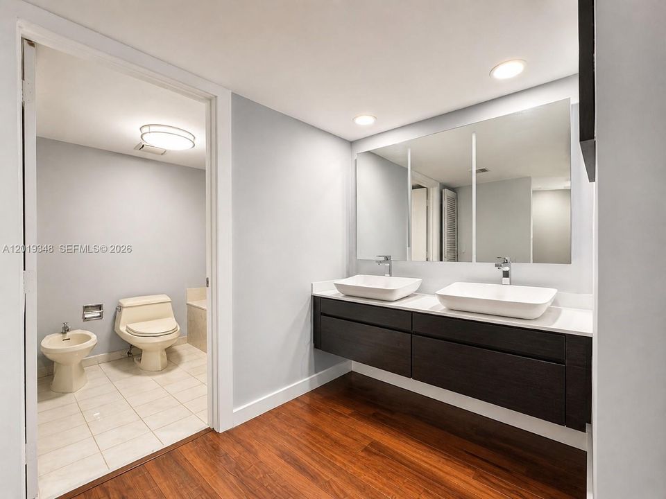 For Rent: $4,500 (2 beds, 2 baths, 1555 Square Feet)
