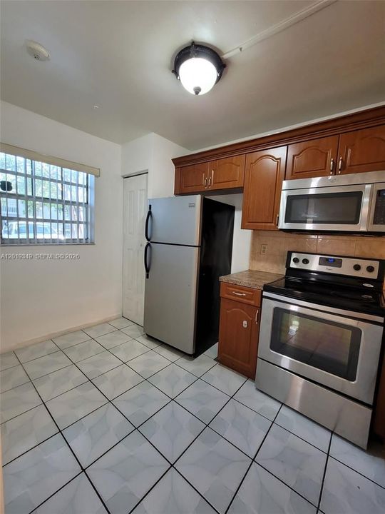 Active With Contract: $2,250 (3 beds, 2 baths, 1064 Square Feet)