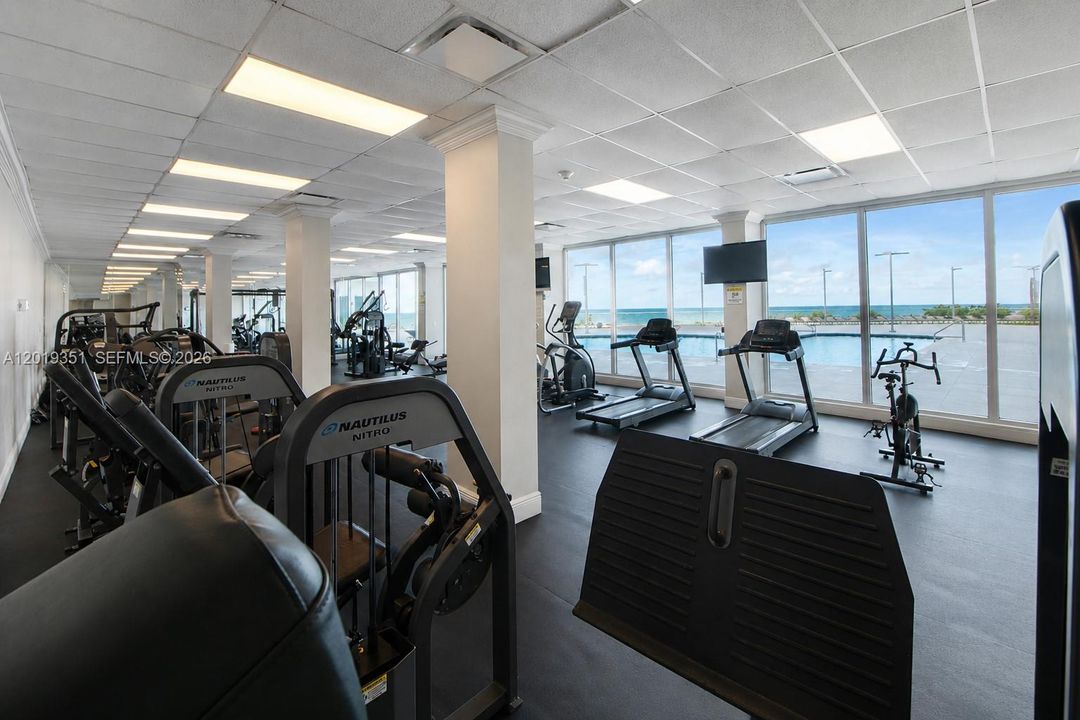 Под контрактом: $399,000 (1 спален, 2 ванн, 1010 Квадратных фут)