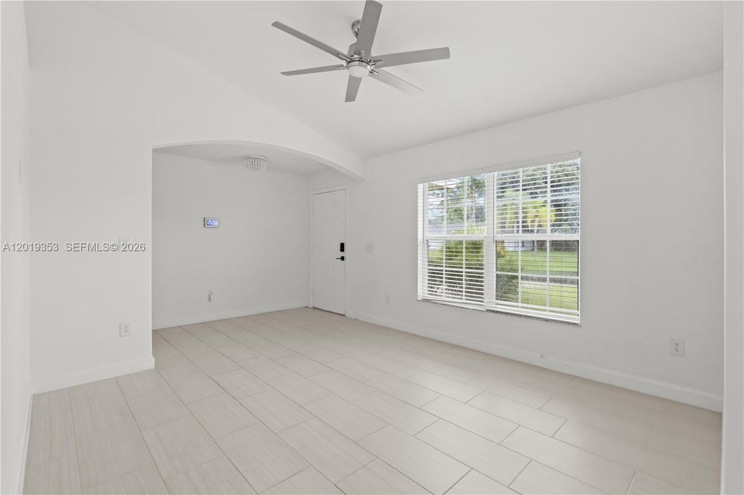 For Sale: $399,000 (4 beds, 2 baths, 1644 Square Feet)