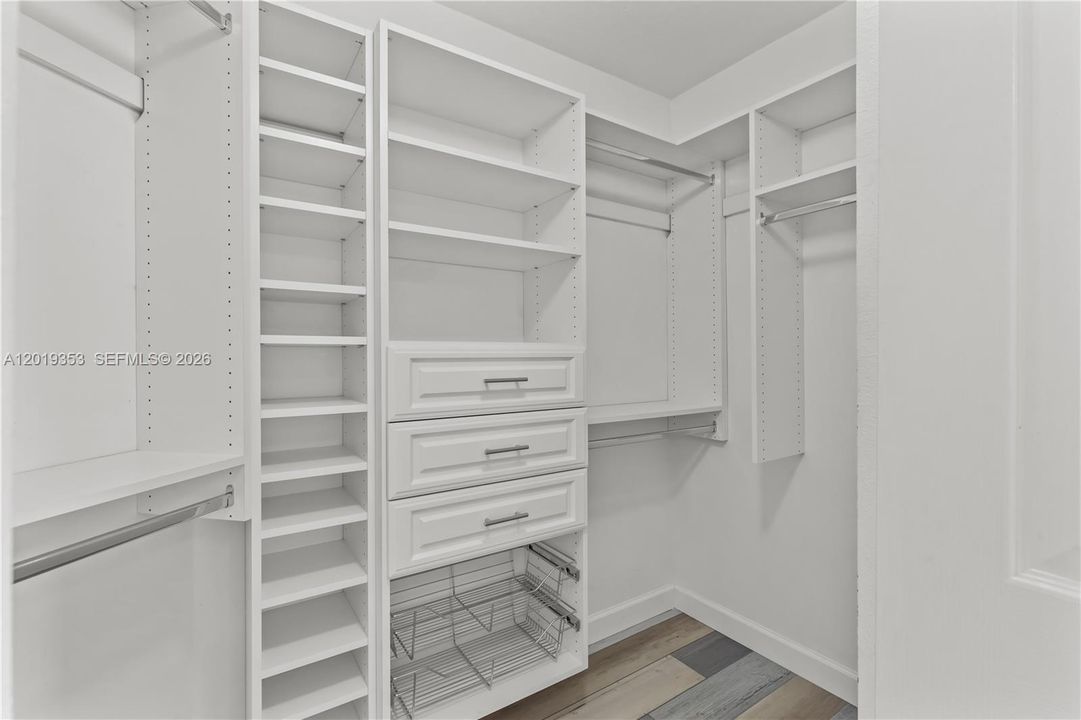For Sale: $399,000 (4 beds, 2 baths, 1644 Square Feet)