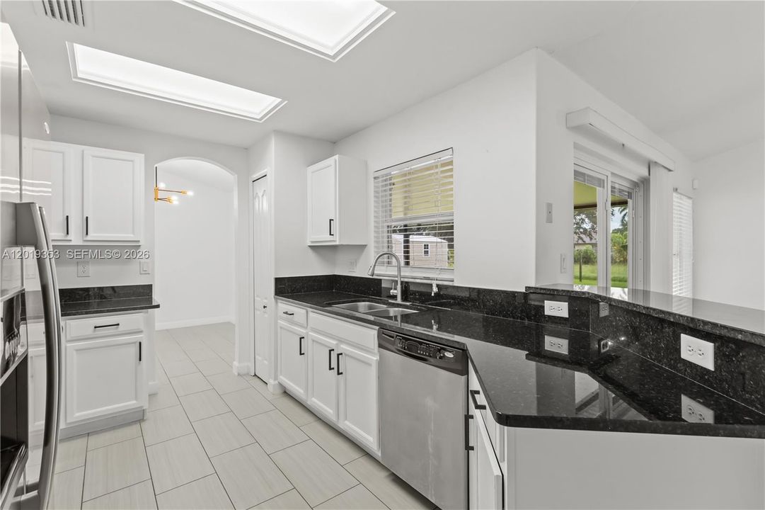 For Sale: $399,000 (4 beds, 2 baths, 1644 Square Feet)