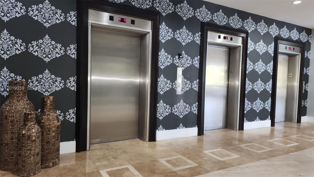 For Sale: $248,000 (1 beds, 1 baths, 750 Square Feet)