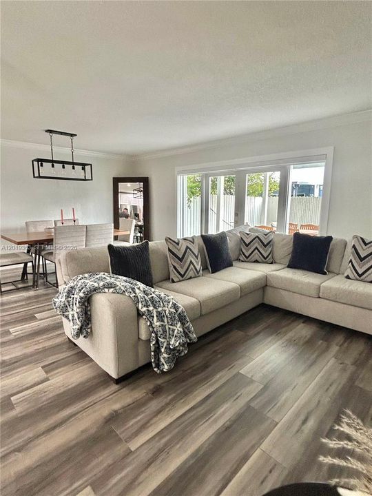 Active With Contract: $495,000 (3 beds, 2 baths, 1606 Square Feet)