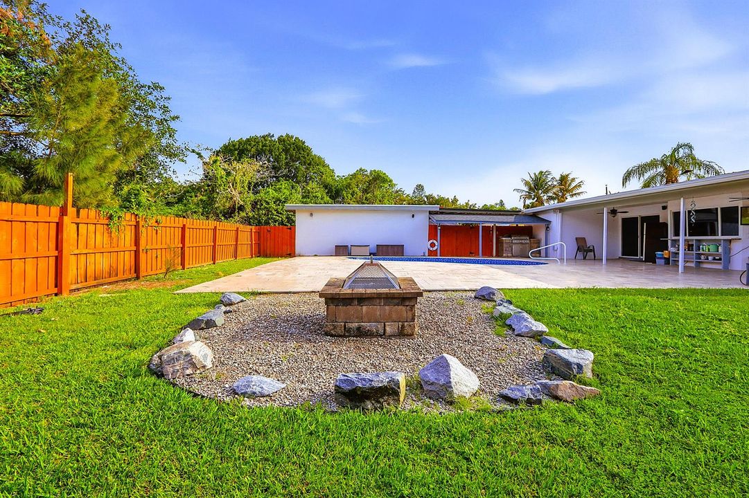 016_1212 Concord Ave_70-Fire Pit