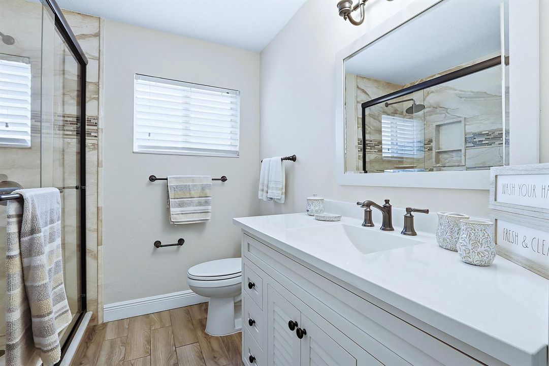 053_1212 Concord Ave_29-Bath 2