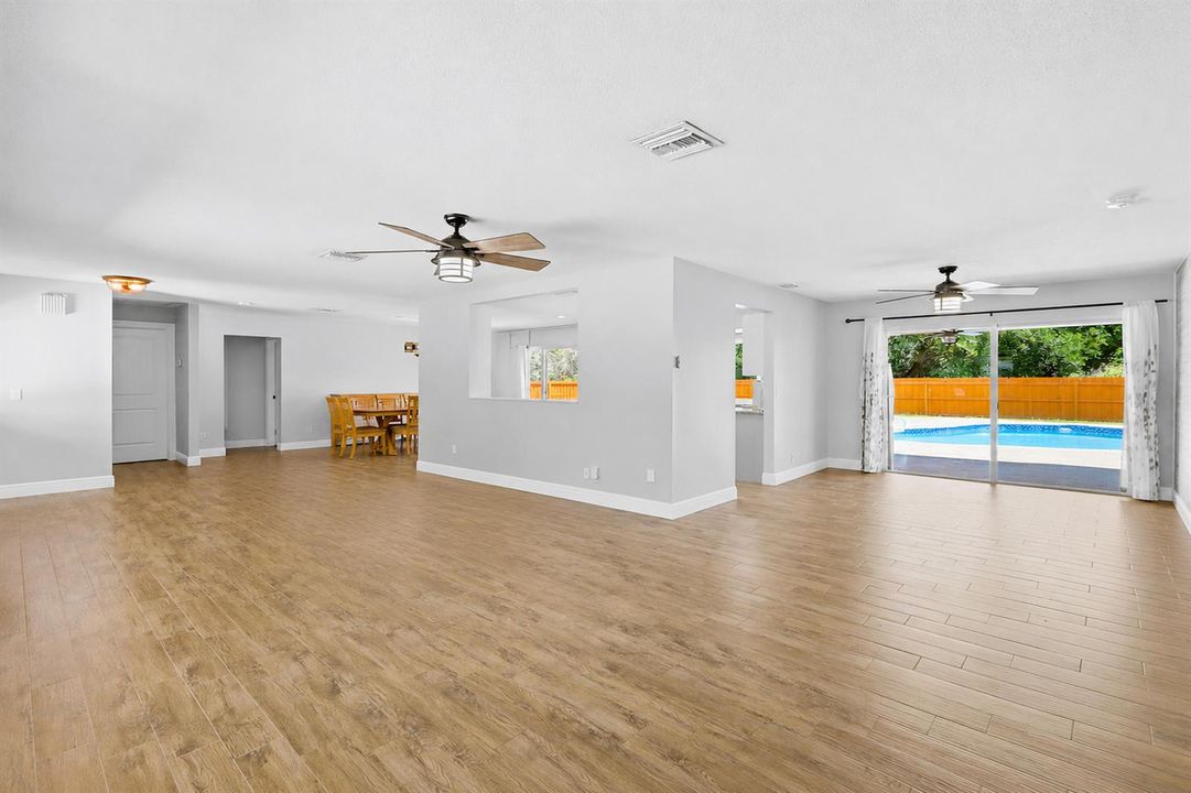 032_1212 Concord Ave_36-Living Room