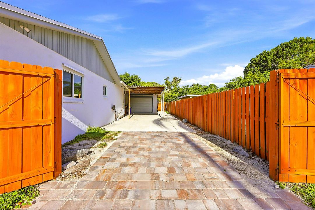 005_1212 Concord Ave_73-Driveway View2