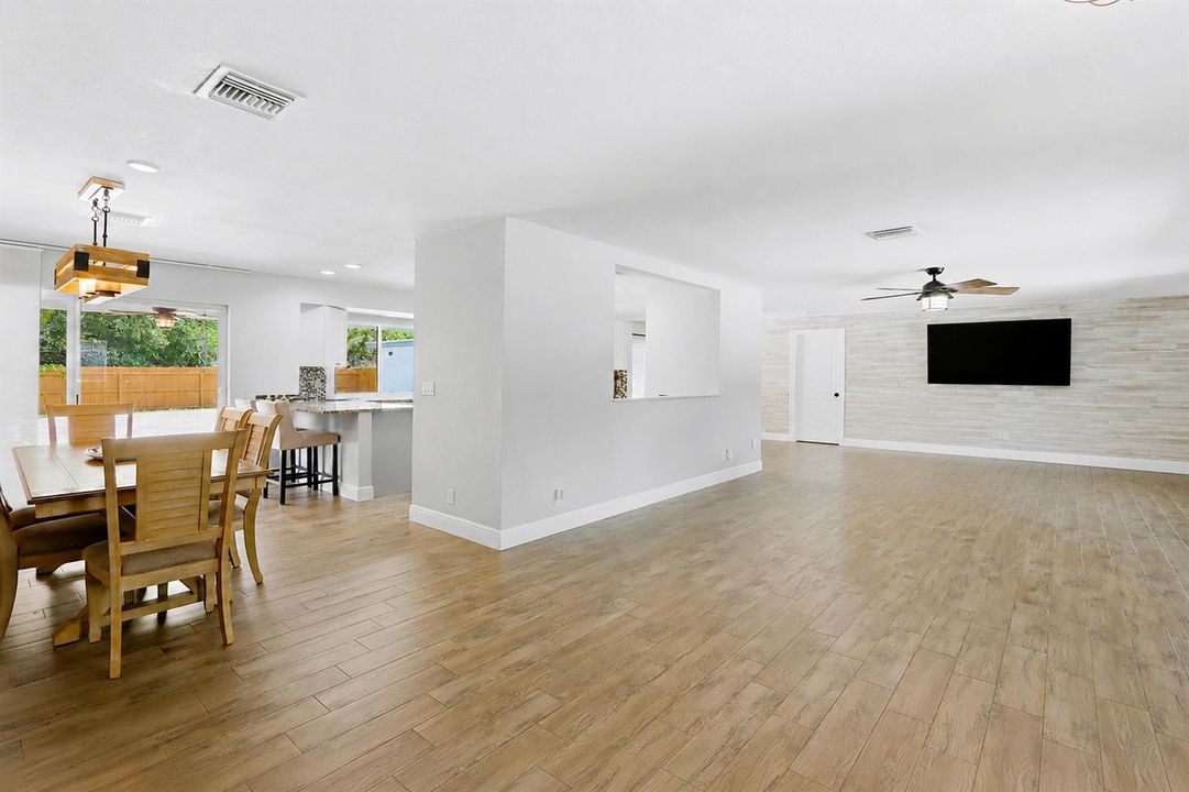 030_1212 Concord Ave_35-Living Area1