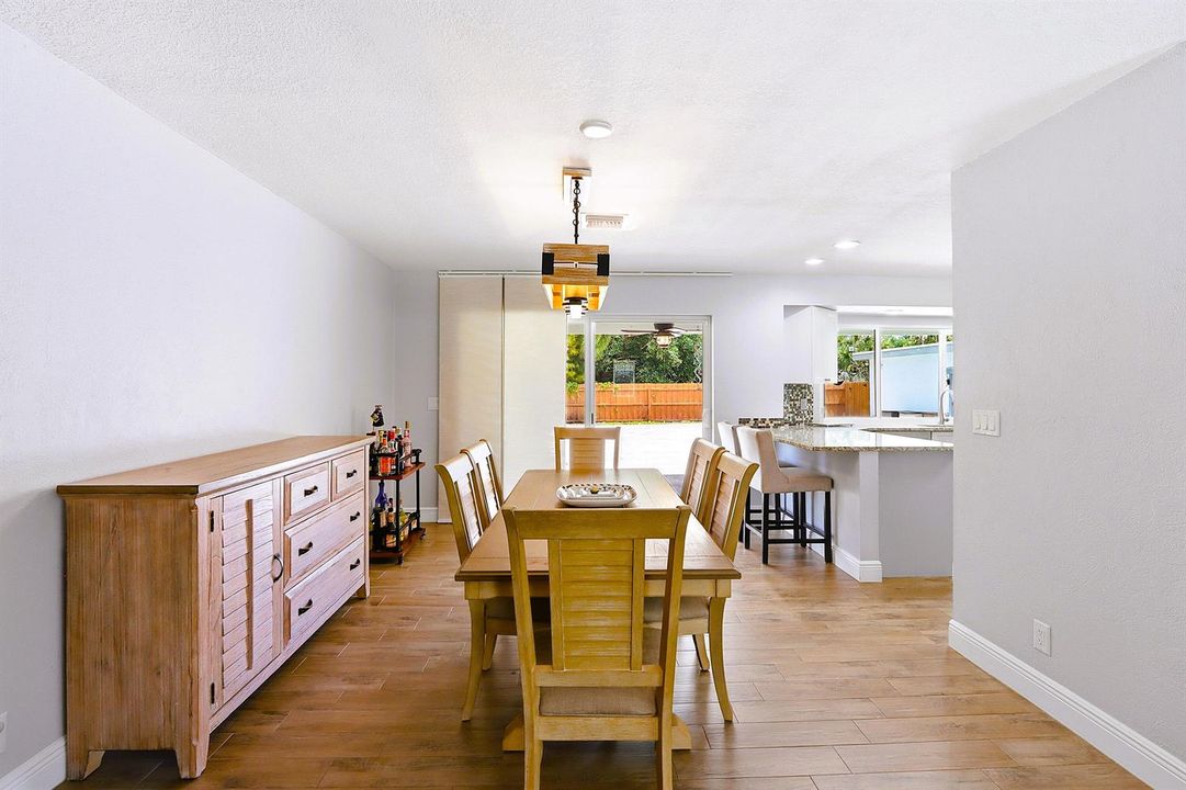 037_1212 Concord Ave_55-Dining 1 Area V2