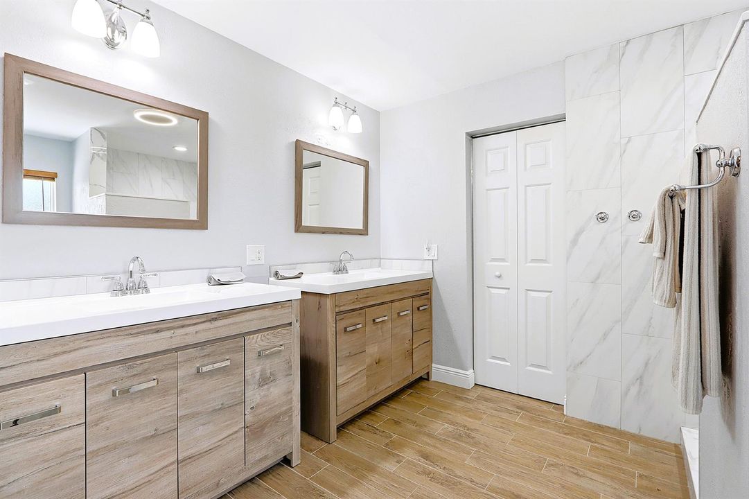 040_1212 Concord Ave_20-Master Bath Vani