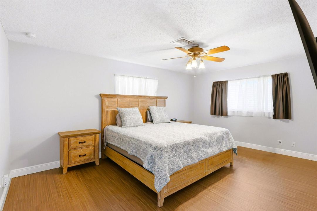 039_1212 Concord Ave_16-Master BedV2