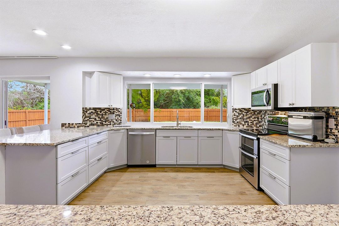021_1212 Concord Ave_40-Kitchen 1