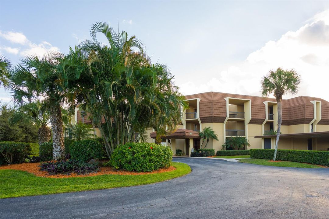 5188 Woodland Lakes Drive 335
