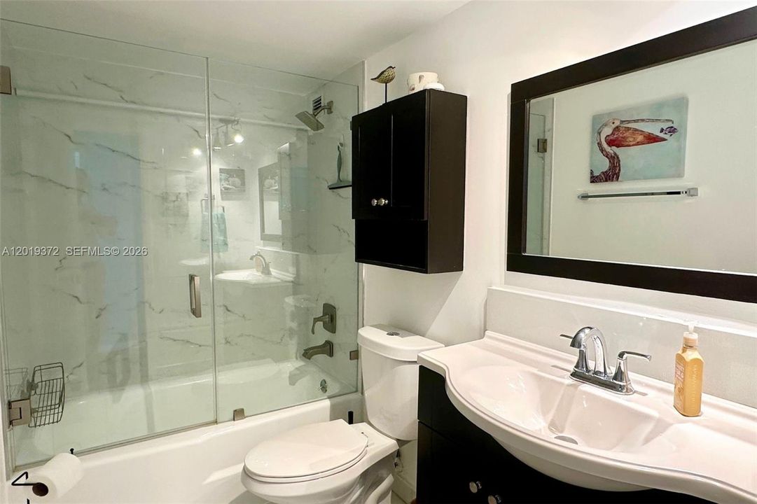 Activo con contrato: $2,600 (1 camas, 1 baños, 930 Pies cuadrados)