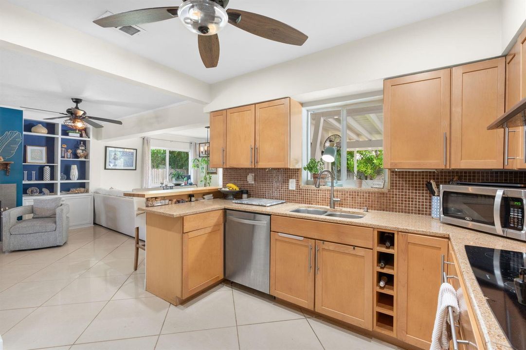 21-web-or-mls-2601 NE 27th Way, Fort Lau