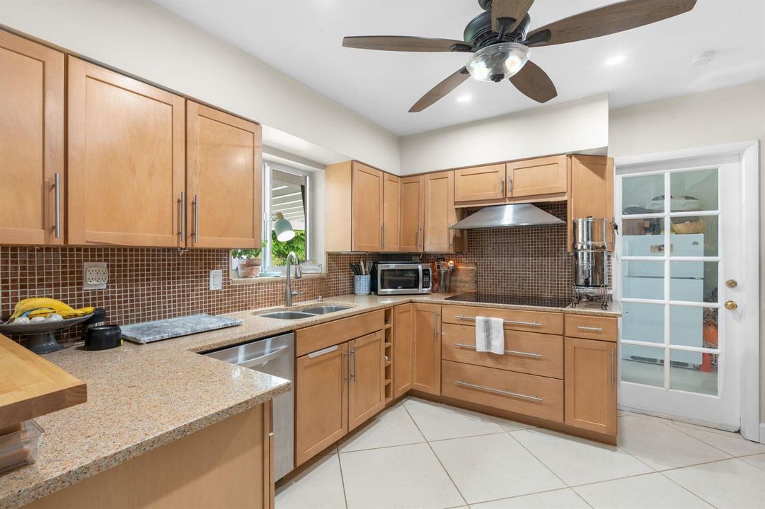 20-web-or-mls-2601 NE 27th Way, Fort Lau