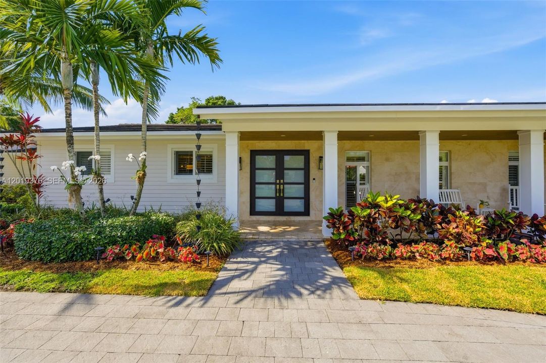 Active With Contract: $3,200,000 (6 beds, 4 baths, 3728 Square Feet)