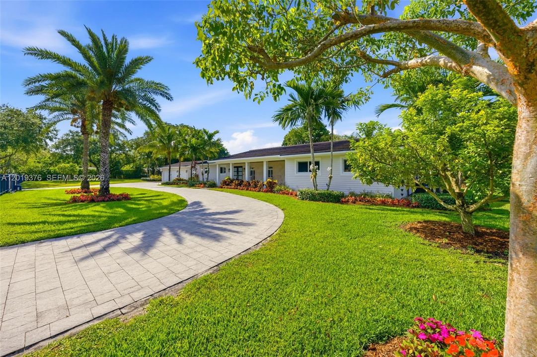 Active With Contract: $3,200,000 (6 beds, 4 baths, 3728 Square Feet)