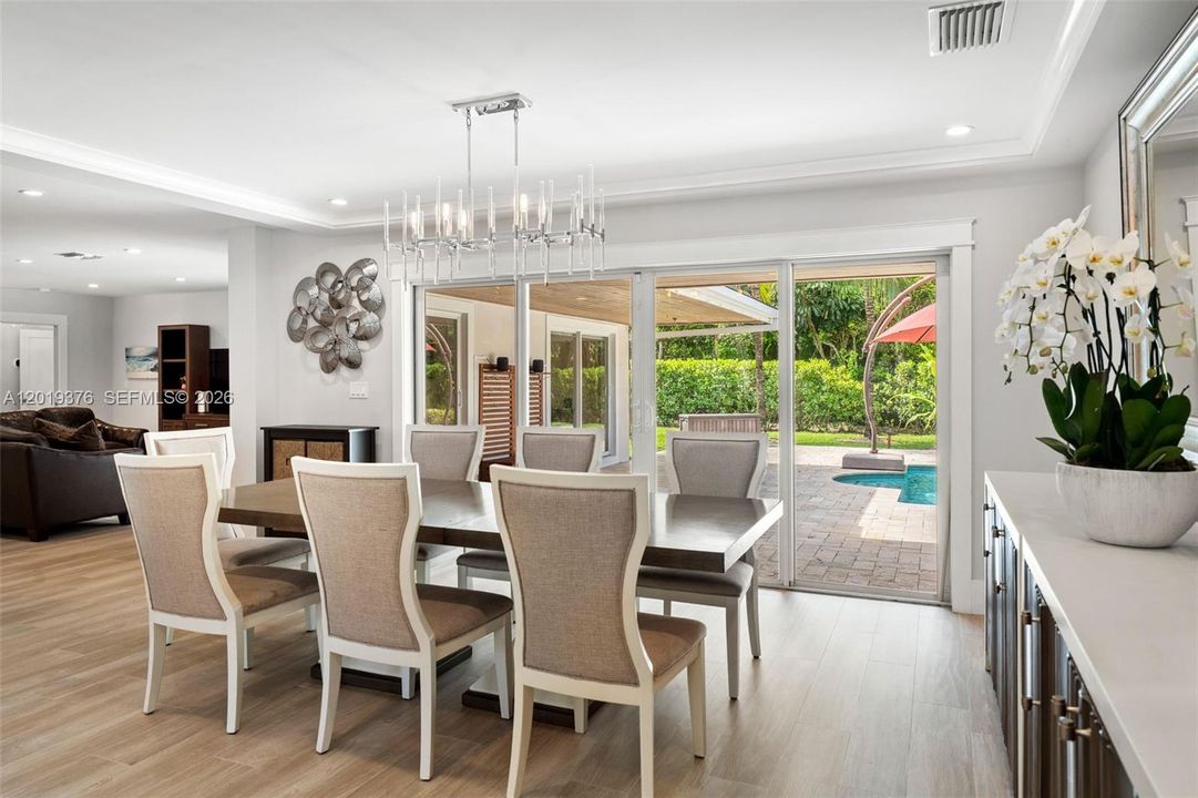 Active With Contract: $3,200,000 (6 beds, 4 baths, 3728 Square Feet)