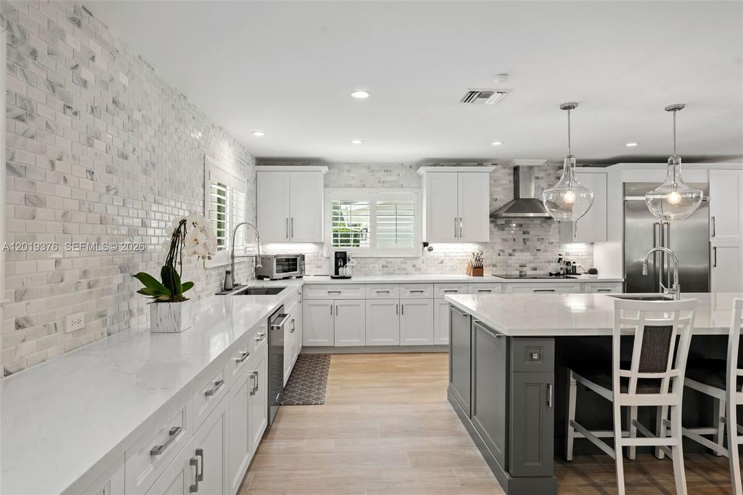 Active With Contract: $3,200,000 (6 beds, 4 baths, 3728 Square Feet)