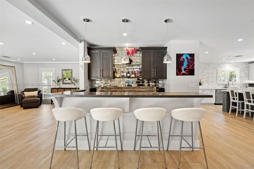 Active With Contract: $3,200,000 (6 beds, 4 baths, 3728 Square Feet)