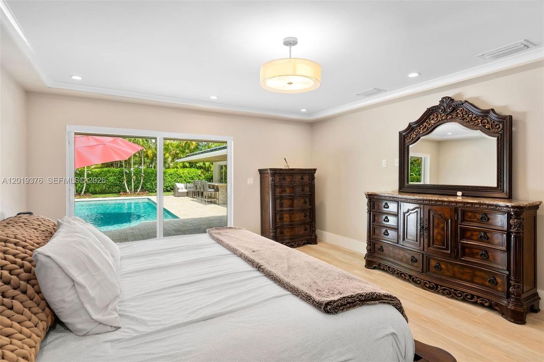 Active With Contract: $3,200,000 (6 beds, 4 baths, 3728 Square Feet)