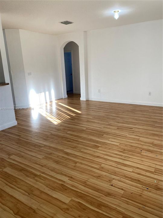 For Rent: $2,100 (3 beds, 2 baths, 1062 Square Feet)