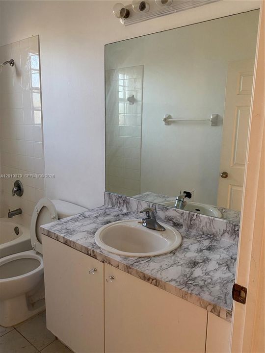 For Rent: $2,100 (3 beds, 2 baths, 1062 Square Feet)